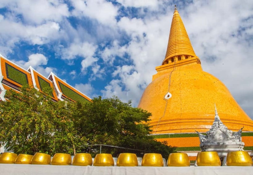 Bangkok: Floating Market, Phra Pathom Pagoda & Cafes Tour - Maeklong Railway Market and the Train Trick