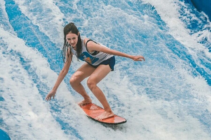 Bangkok: Fun Flow riding at Flow House Bangkok - Bodyboarding first, surfing second