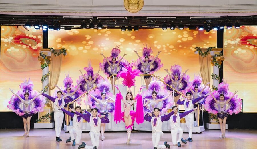 Bangkok: Golden Dome Cabaret Show Entry Ticket - What happens from the entrance to the curtain call
