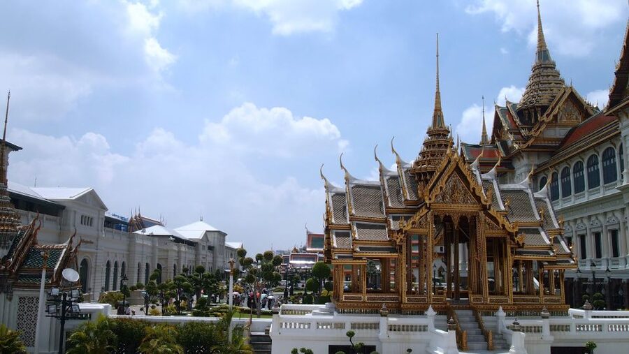 Bangkok: Grand palace and Iconic temple Half-Day Private - Wat Pho and the Reclining Buddha