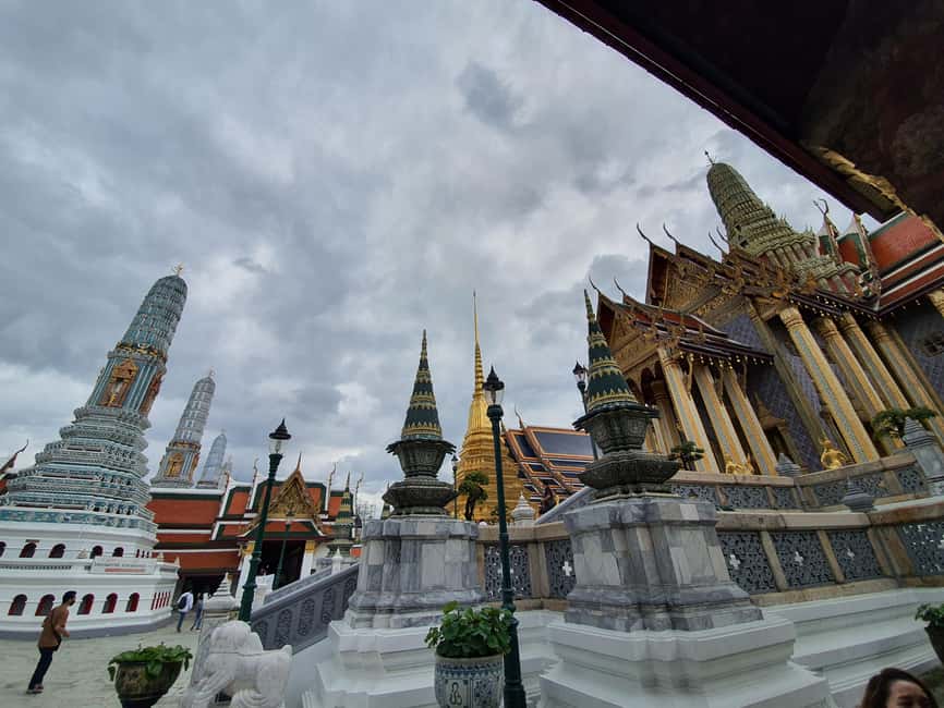 Bangkok: Grand palace and Iconic temple Half-Day Private - Riding Bangkok by electric tuk-tuk