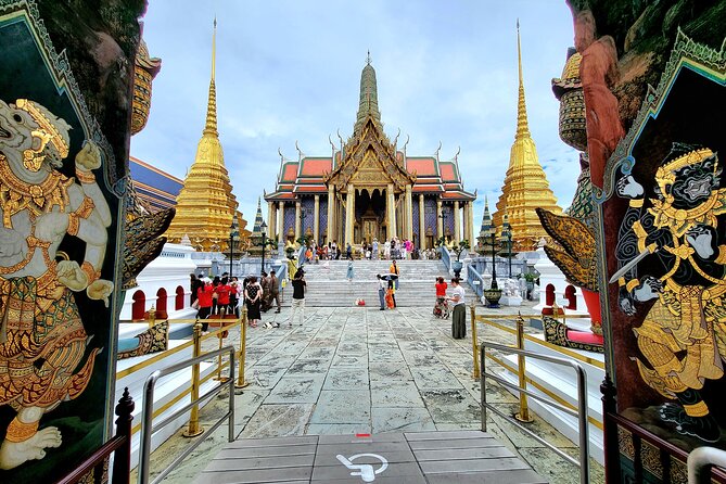 Bangkok Grand Palace and Temples Private Tour - Wat Arun beside the Chao Phraya River