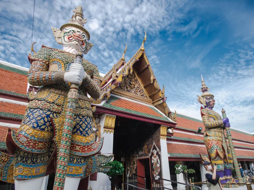 Bangkok: Grand Palace and Wat Arun Guided Walking Tour - How good are the guides?
