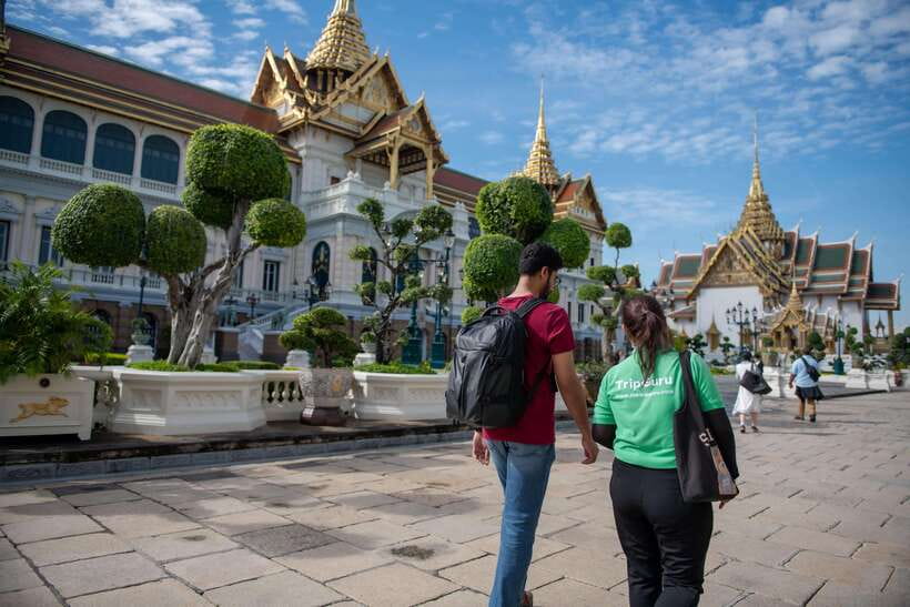 Bangkok: Grand Palace and Wat Phra Kaew Guided Walking Tour - What the guides add to the visit