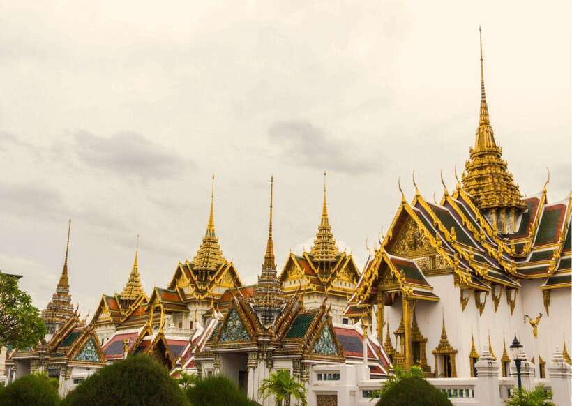 Bangkok: Grand Palace & Emerald Buddha Entry with Audioguide - Walking, clothing, and access concerns