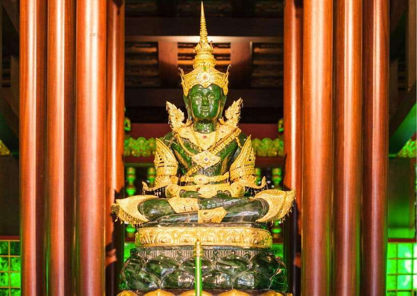 Bangkok Grand Palace & Emerald Buddha Flexible Pass w/ Audio - Seeing the Emerald Buddha at Wat Phra Kaew