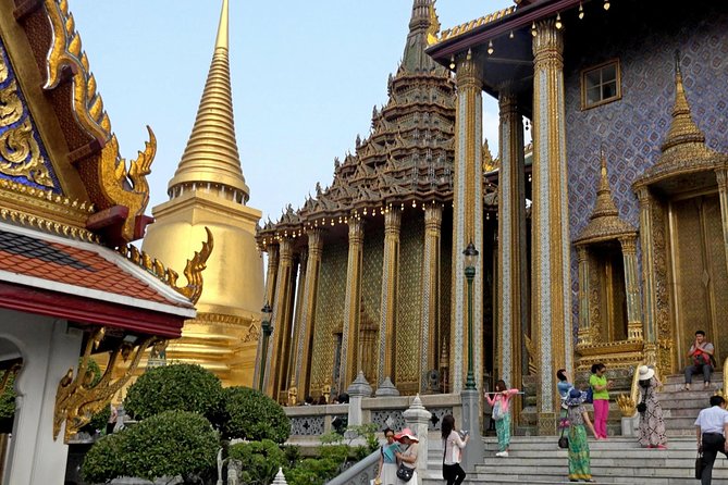 Bangkok Grand Palace Tour with Convenient Hotel Transfer - The unexpected stop at Gems Gallery