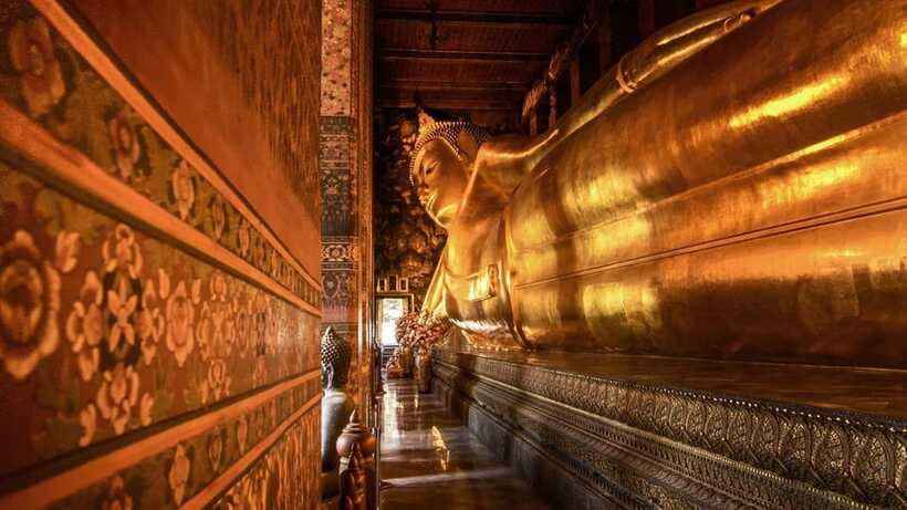Bangkok: Grand Palace, Wat Pho, and Wat Arun Guided Tour - Crossing the Chao Phraya to Wat Arun