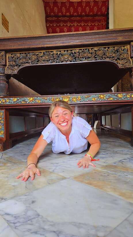 Bangkok: Grand Palace, Wat Pho, Wat Arun and Wat Sa Ket Tour - Guides, group rhythm, and the human side of the day