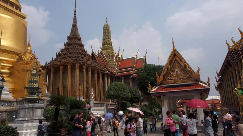 Bangkok: Grand Palace, Wat Pho, Wat Arun Sacred & Local Tour - The real cost at $18