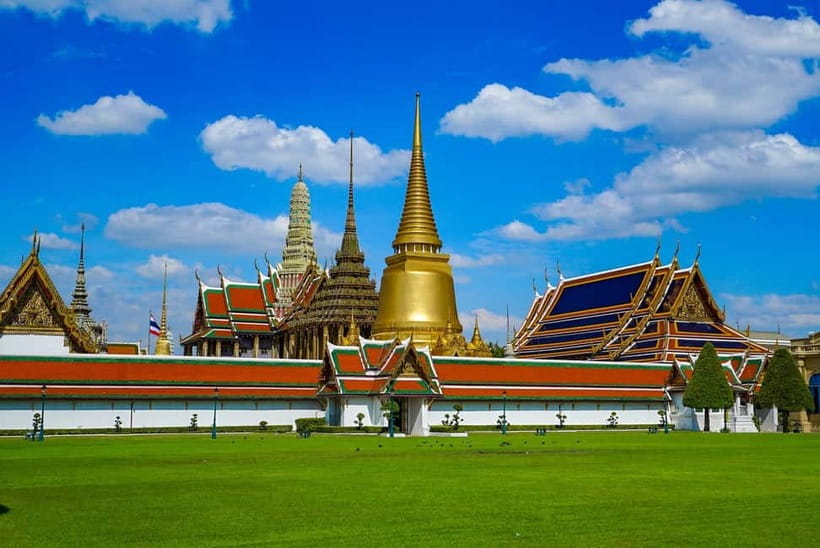 Bangkok: Grand Palace, Wat Pho, Wat Arun Sacred & Local Tour - Starting on the Chao Phraya River
