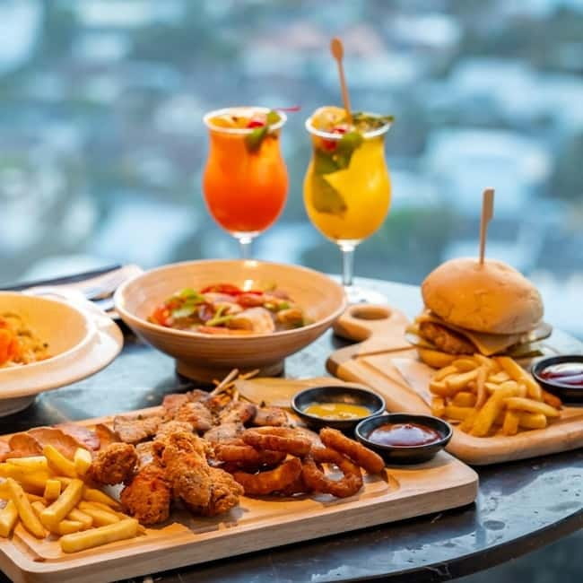 Bangkok: Gravity 87 Rooftop Lounge At Ramada Bangkok - Food and drinks for a shared 90-minute stop