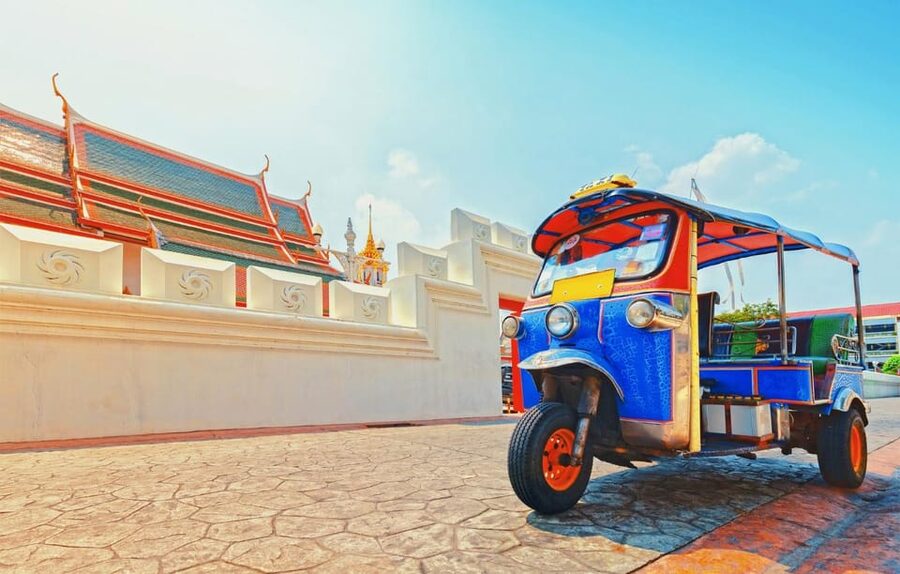 Bangkok: Guided Tour in a Typical Thai Tuk-Tuk - Grand Palace views without the palace visit