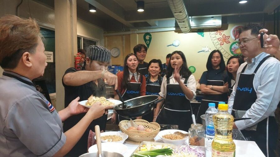 Bangkok: Half-Day Thai Cooking Class in Bangrak District - What the cooking lesson feels like