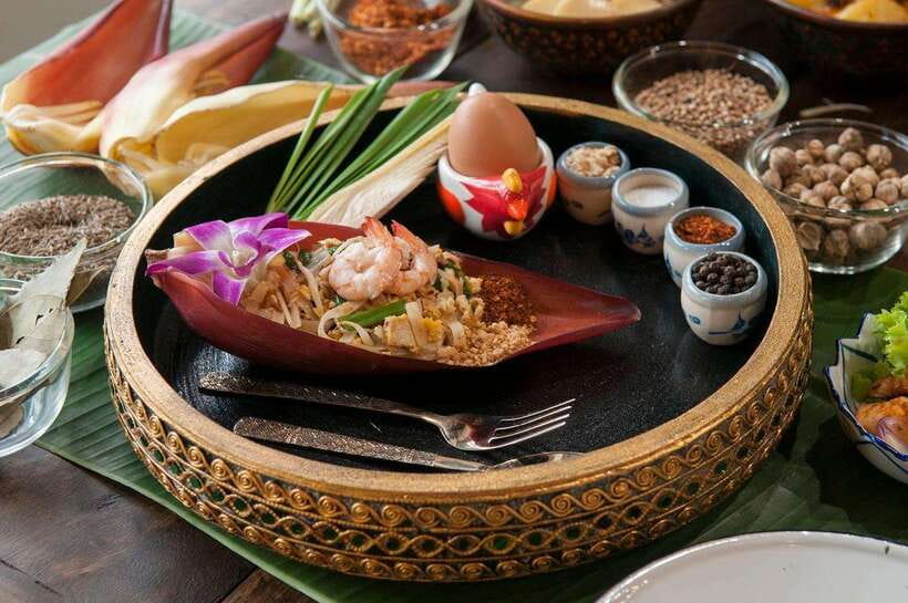 Bangkok: Hands-on Thai Cooking Class and Market Tour - Four Thai dishes, cooked one at a time