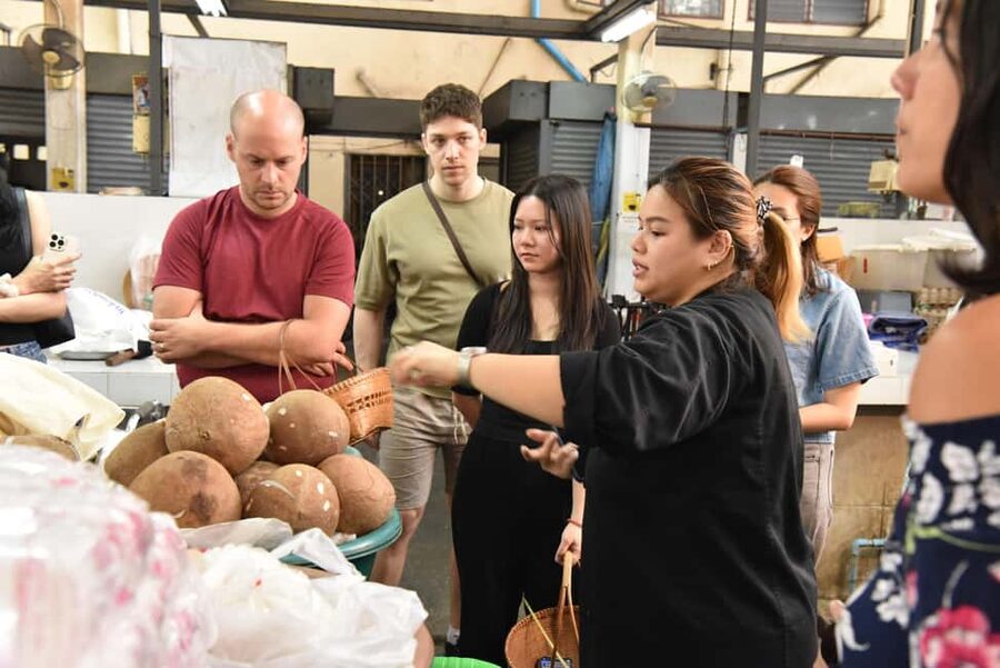 Bangkok: Hands-on Thai Cooking Class & Market Tour in Sathon - The kitchen work: coconut milk and curry paste