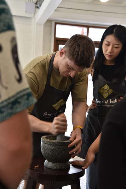 Bangkok: Hands-on Thai Cooking Class & Market Tour in Sathon - Who should book this Sathon cooking class?