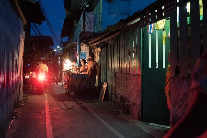 Bangkok Hidden Paths Night Biking Tour with Street-food Meal - Temple districts and the area around the Grand Palace