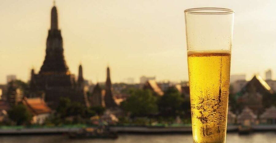Bangkok: Historical Temples Tour & Hidden Bar at Sunset - Wat Kalayanamitr and the quieter side of the river