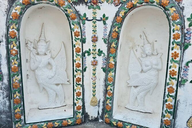 Bangkok : History Temples Markets and Food Tasting - Wat Pho and the famous Buddha