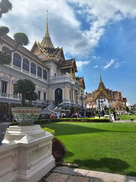 Bangkok : History Temples Markets and Food Tasting - Heat, clothing, and practical preparation