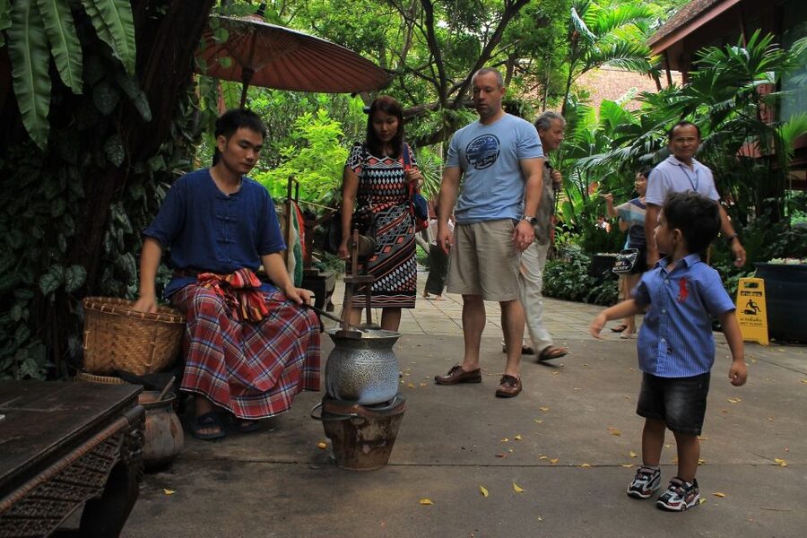Bangkok: Jim Thompson House and Baan Krua Community Tour - Guides, transport, and the small details that matter