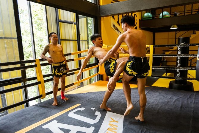 Bangkok:Learn 1-1 Muay Thai + Free Muaythai Shorts & Hotel Pickup - Practicing all eight limbs in 45 minutes