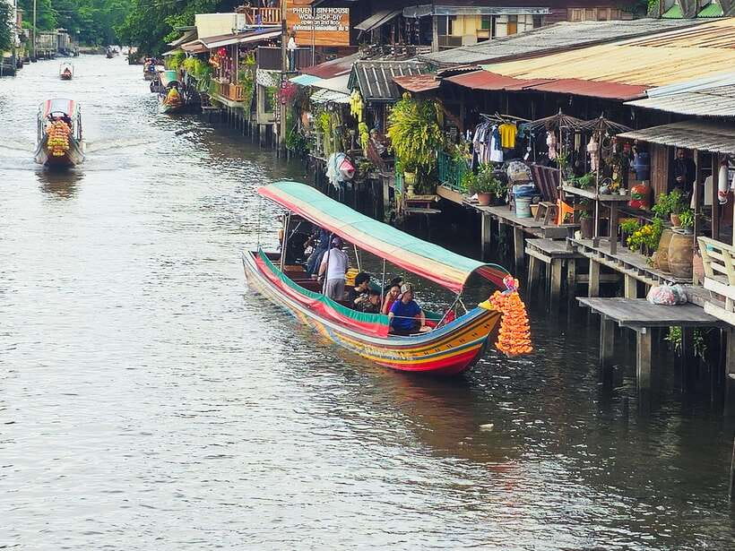 Bangkok Long Boat Canal a Big Buddha & Culture Markets Tour - The 15-minute water taxi through Thonburi