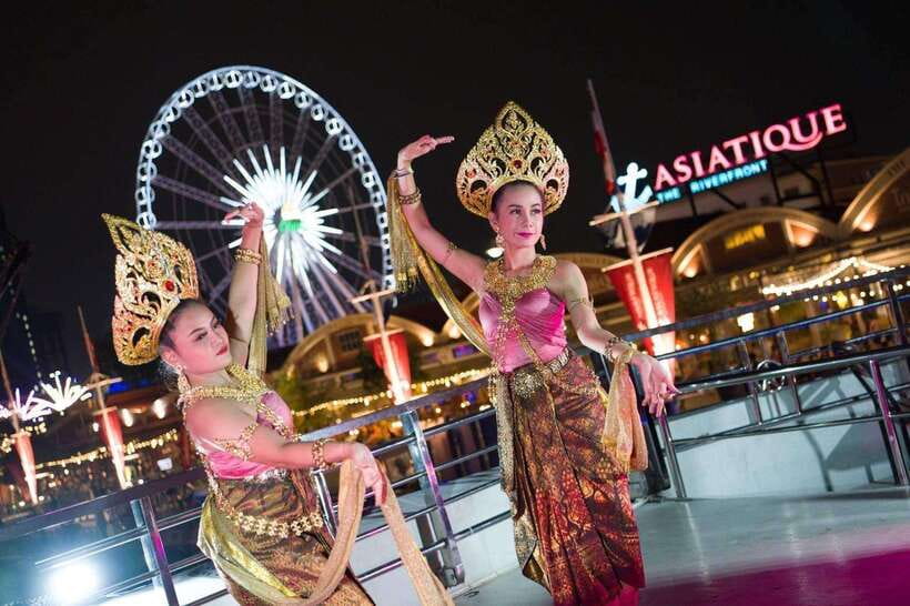 Bangkok: Luxury White Dinner Cruise Free Flow Beer and Wine - Key points to know before booking