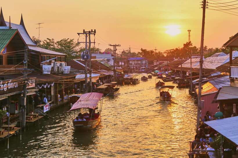 Bangkok: Maeklong Railway & Amphawa Floating Market Day Trip - Why this day trip works beyond the usual Bangkok circuit