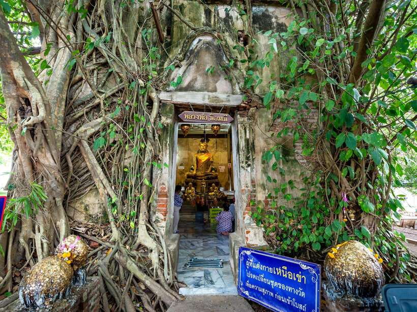 Bangkok: Maeklong Railway & Amphawa Floating Market Day Trip - Amphawa Floating Market for food and free time