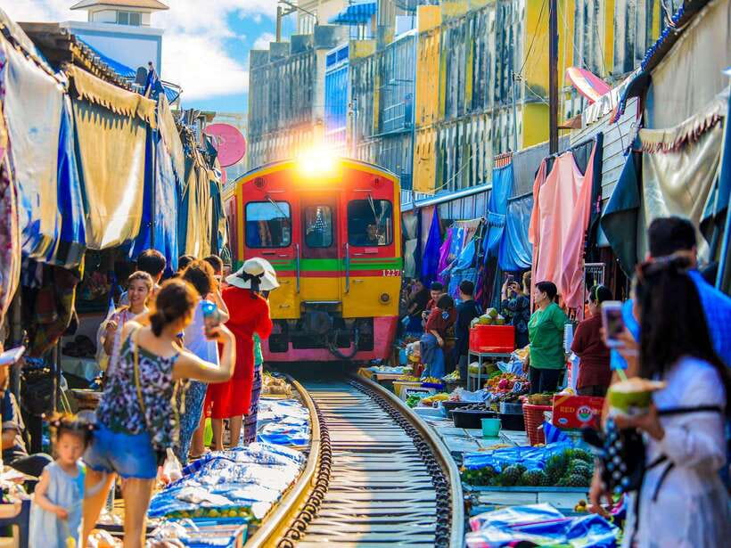 Bangkok: Maeklong Railway & Amphawa Floating Market Day Trip - Maeklong Railway Market and the one train moment