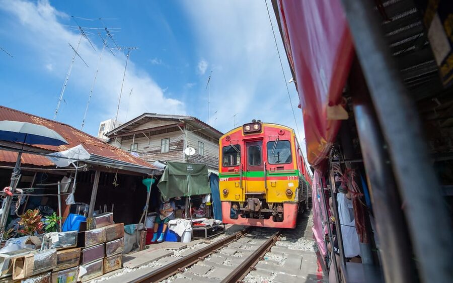 Bangkok: Maeklong Railway Market and Amphawa Floating Market - Key points to know before booking