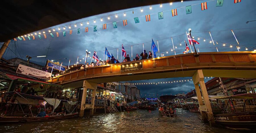 Bangkok: Maeklong Railway Market and Amphawa Floating Market - Guides, vehicles, and group style