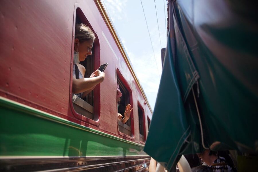 Bangkok: Maeklong Railway Market & Floating Market Tour - Choosing your Bangkok departure time