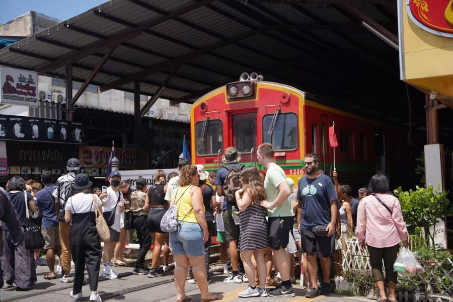 Bangkok: Maeklong Railway Market & Floating Market Tour - What the $32 price really buys