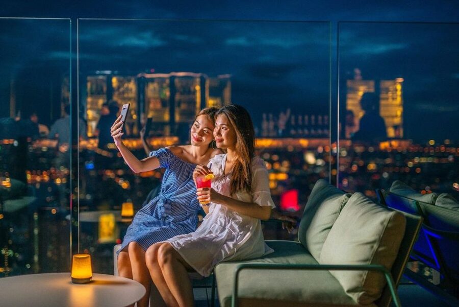 Bangkok: Mahanakhon SkyWalk Entry Ticket with Options - Why sunset is the strongest time to visit