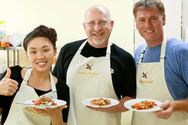 Bangkok: Maliwan Thai Cooking Class with Market Tour - What the $40 price gives you