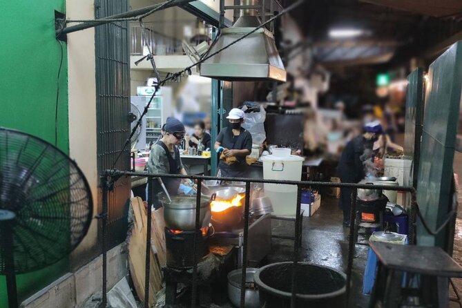 Bangkok: Michelin Guide Street Food Tour by Tuk Tuk - Crab fried rice with lime and chilies