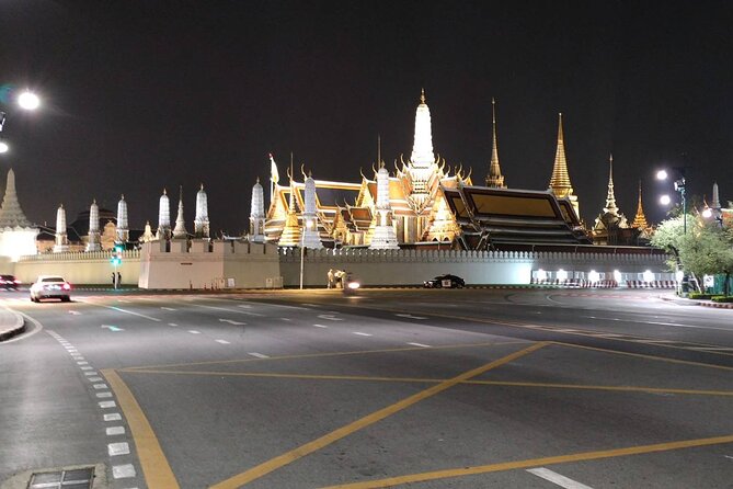 Bangkok: Michelin Guide Street Food Tour by Tuk Tuk - Tuk tuk rides and Bangkok after dark