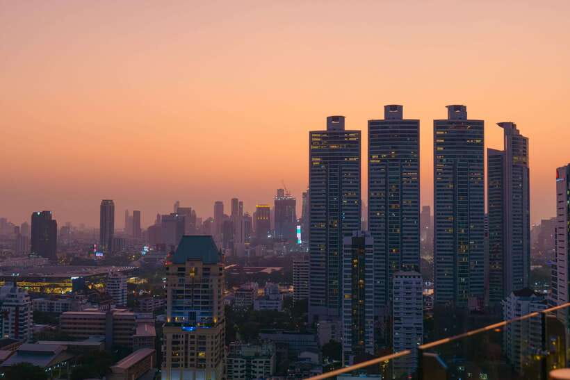 Bangkok: Mojjo Rooftop Lounge & Bar Food & Beverage Package - Arriving above Bangkok at Mojjo