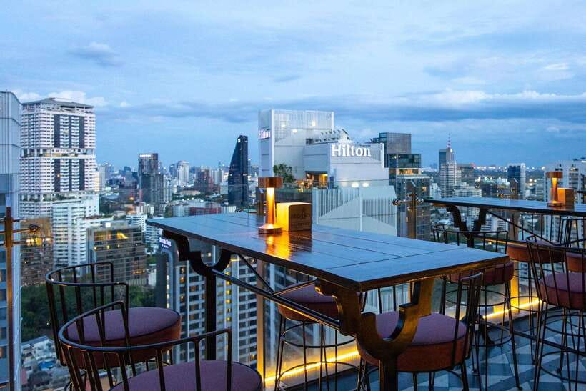 Bangkok: Mojjo Rooftop Lounge & Bar Food & Beverage Package - What the 1.5-hour visit feels like