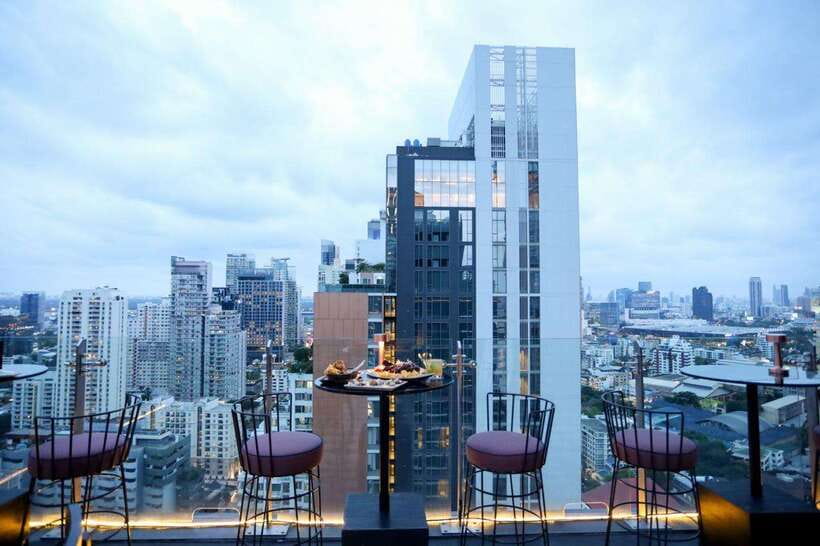 Bangkok: Mojjo Rooftop Lounge & Bar Food & Beverage Package - Practical booking advice for the best evening