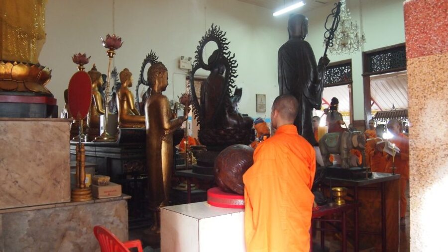 Bangkok: Must things to see in China town, Small group - What the guide adds