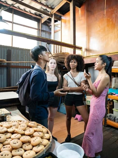 Bangkok: Must-Try Hidden Bike & Food Experience - Wat Kalayanamitr and the quieter side of old Bangkok