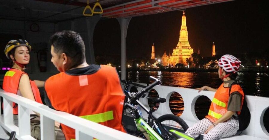 Bangkok: Night Bike Ride and Dinner at a Local Restaurant - Thonburi back lanes and the first food stop