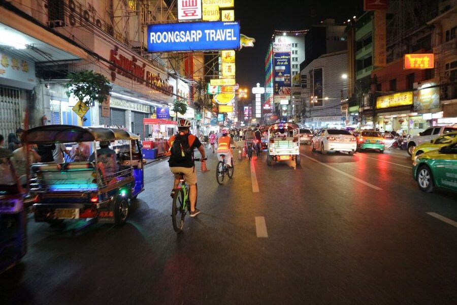 Bangkok: Night Bike Ride and Dinner at a Local Restaurant - Safety, traffic, and the actual cycling effort