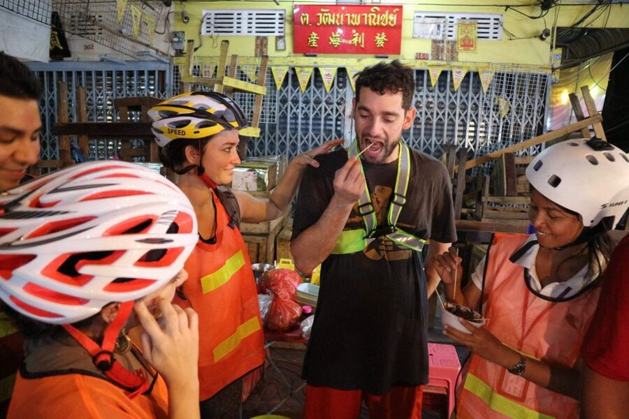 Bangkok: Night Bike Ride and Dinner at a Local Restaurant - What the $45 price covers