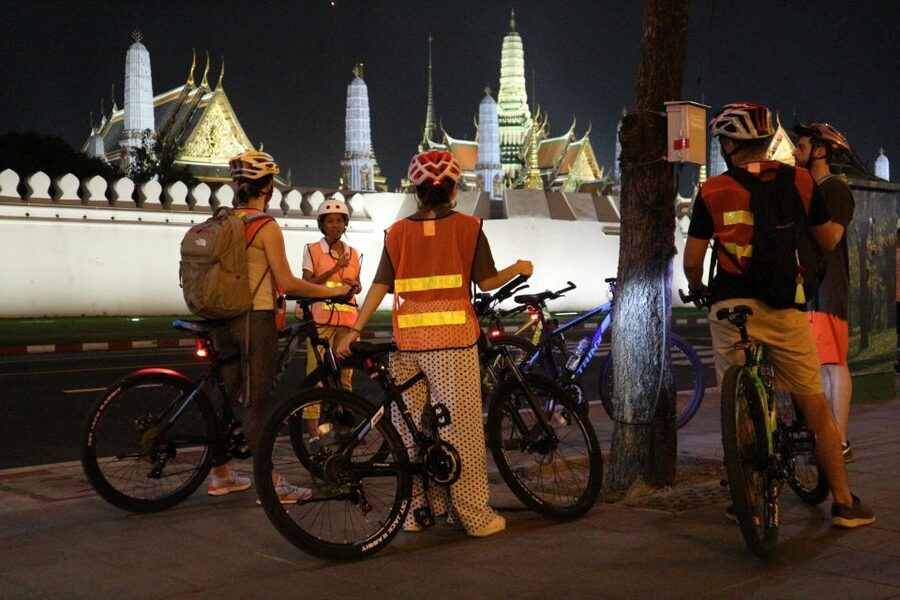 Bangkok: Night Bike Ride and Dinner at a Local Restaurant - Getting to the Thonburi meeting point