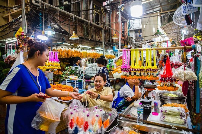 Bangkok: Night Bike Tour with Temples & Flower Market Visit - Key points to know before booking